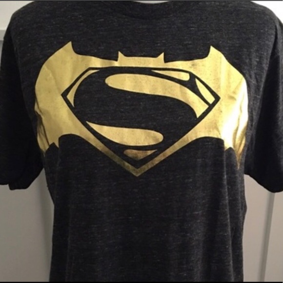 BLACK AND GOLD Batman Vs. Superman Dawn of Justice T-shirt - Picture 2 of 4